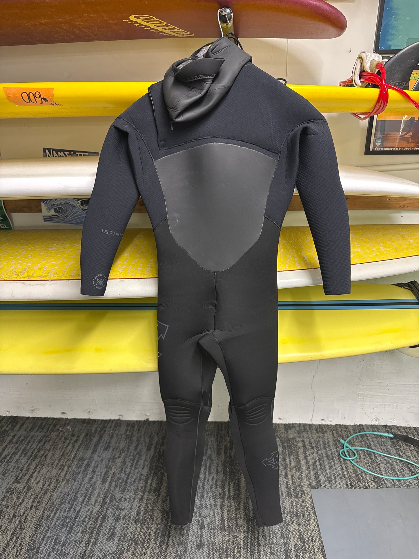 USED Men's 5/4mm Hooded Xcel Infiniti Wetsuit - Size Small (5'6"-5'8" |135-150lbs) Like New