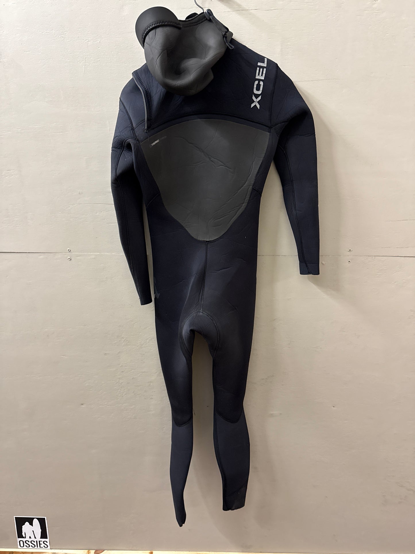 USED Men's Xcel Infiniti Wetsuit - Size S (5'8"-5'10" | 135-155 lbs) - Good