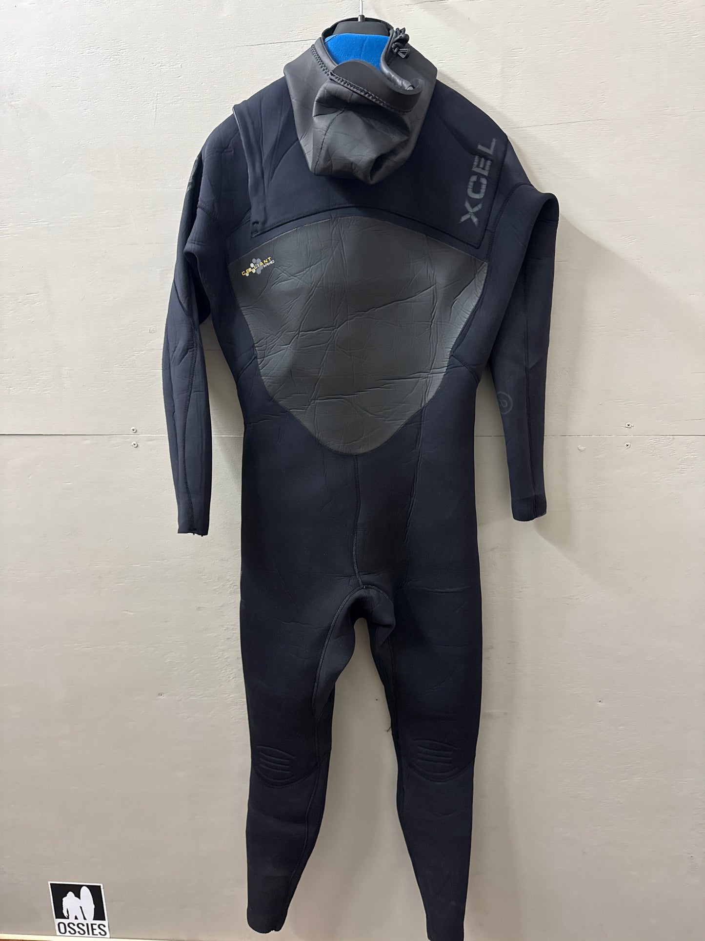 USED Men's 4/3MM Hooded Xcel Wetsuit - Size XL (6'0"-6'2" | 190-210 lbs) - Good