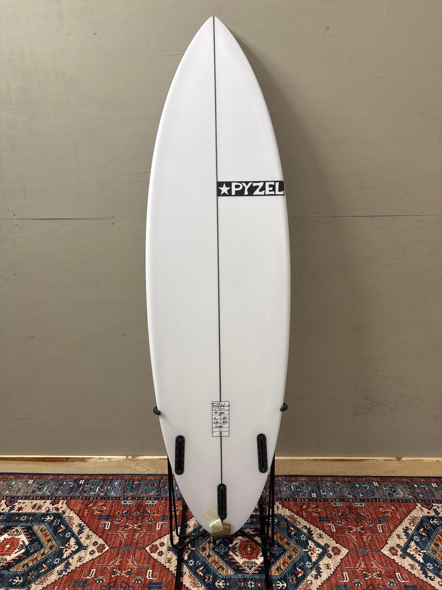 Pyzel Ghost 6'1" X 19 ½ X 2 ⅝ | 31.30L | PU Surfboard