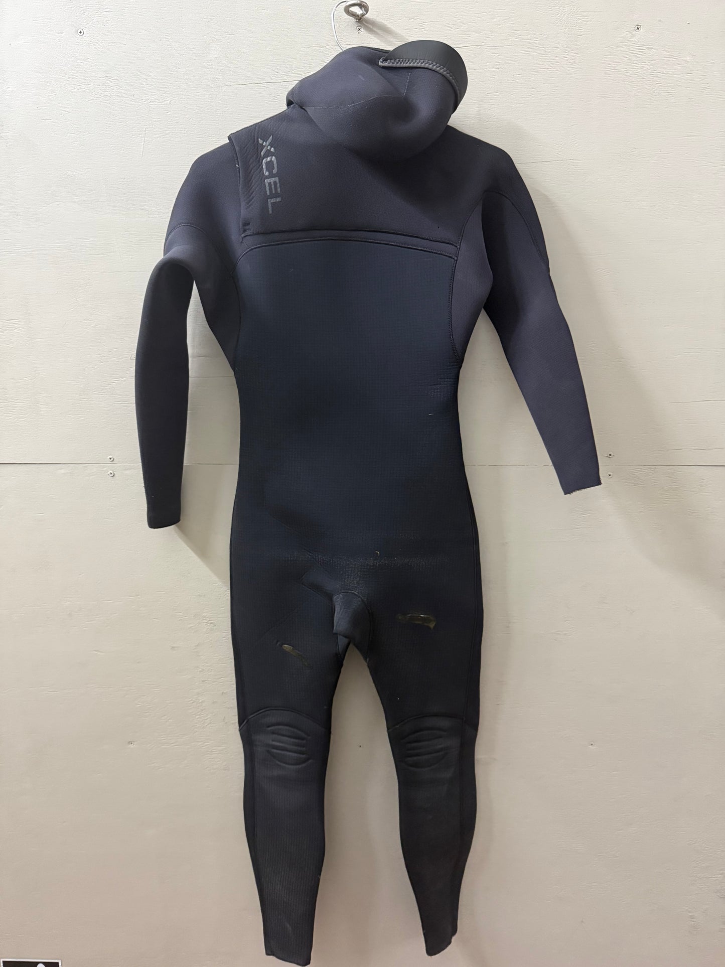 Used Mens Xcel Comp X 5.5/4.5 Hooded Size M (5'9"-5'11" | 155-170 lbs)