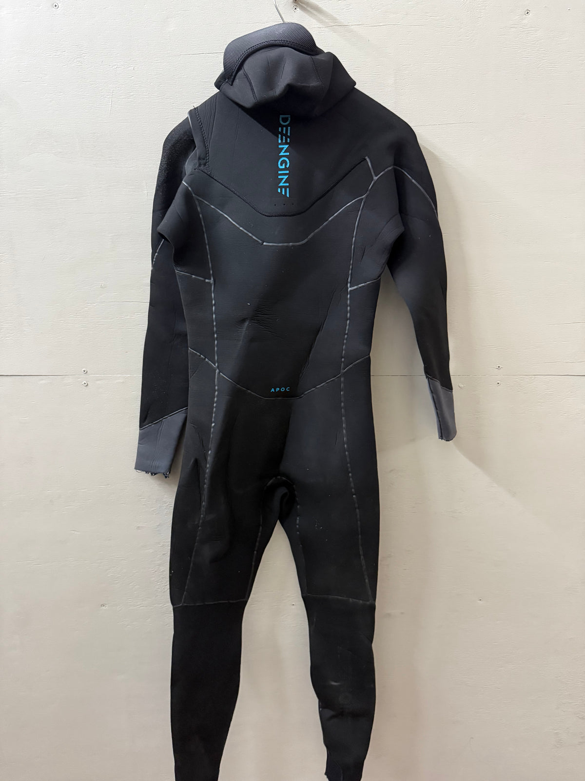 USED 4/3MM Ride Engine Wetsuit - Size L (5'10"-6'0" | 170-190 lbs) - Good
