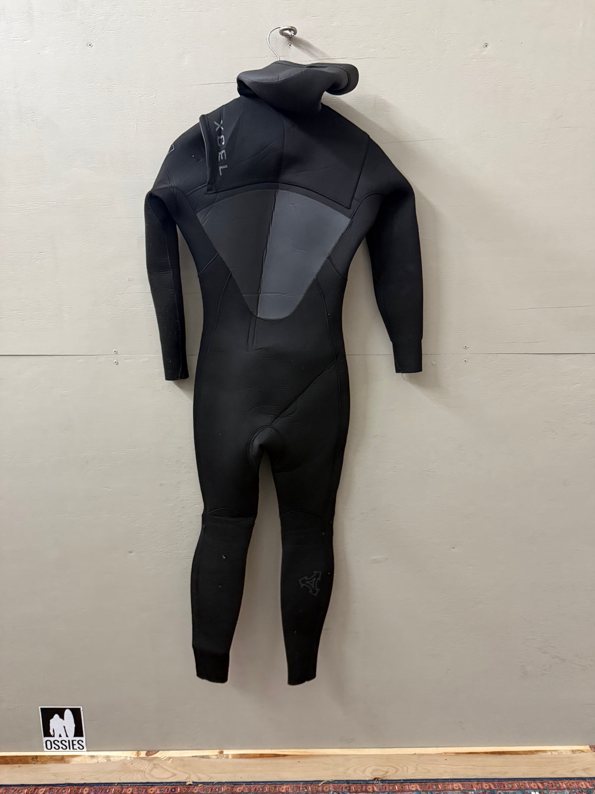 USED Men's 5/4MM Xcel Axis Wetsuit - Size S (5'8"-5'10" | 135-155 lbs) - Good