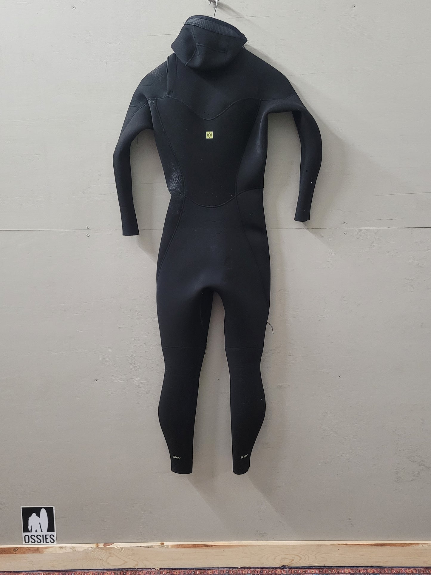USED Women's 5/4/3mm Manera Seafarer Hooded Size 10 (5'6"-5'8" | 130-150 lbs)