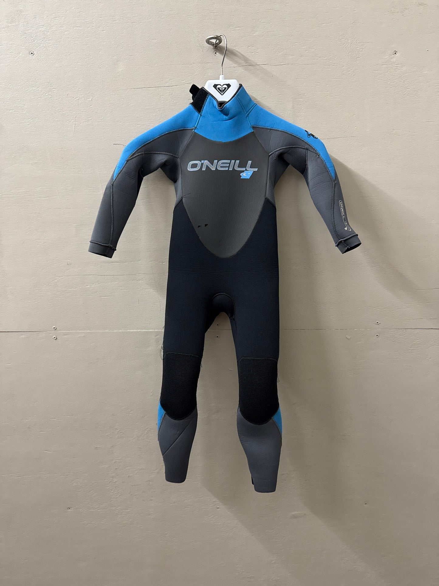 USED Youth 4/3MM Oneill Wetsuit - Size 4 (3'10"–4'1" | 40–55 lbs) - Good
