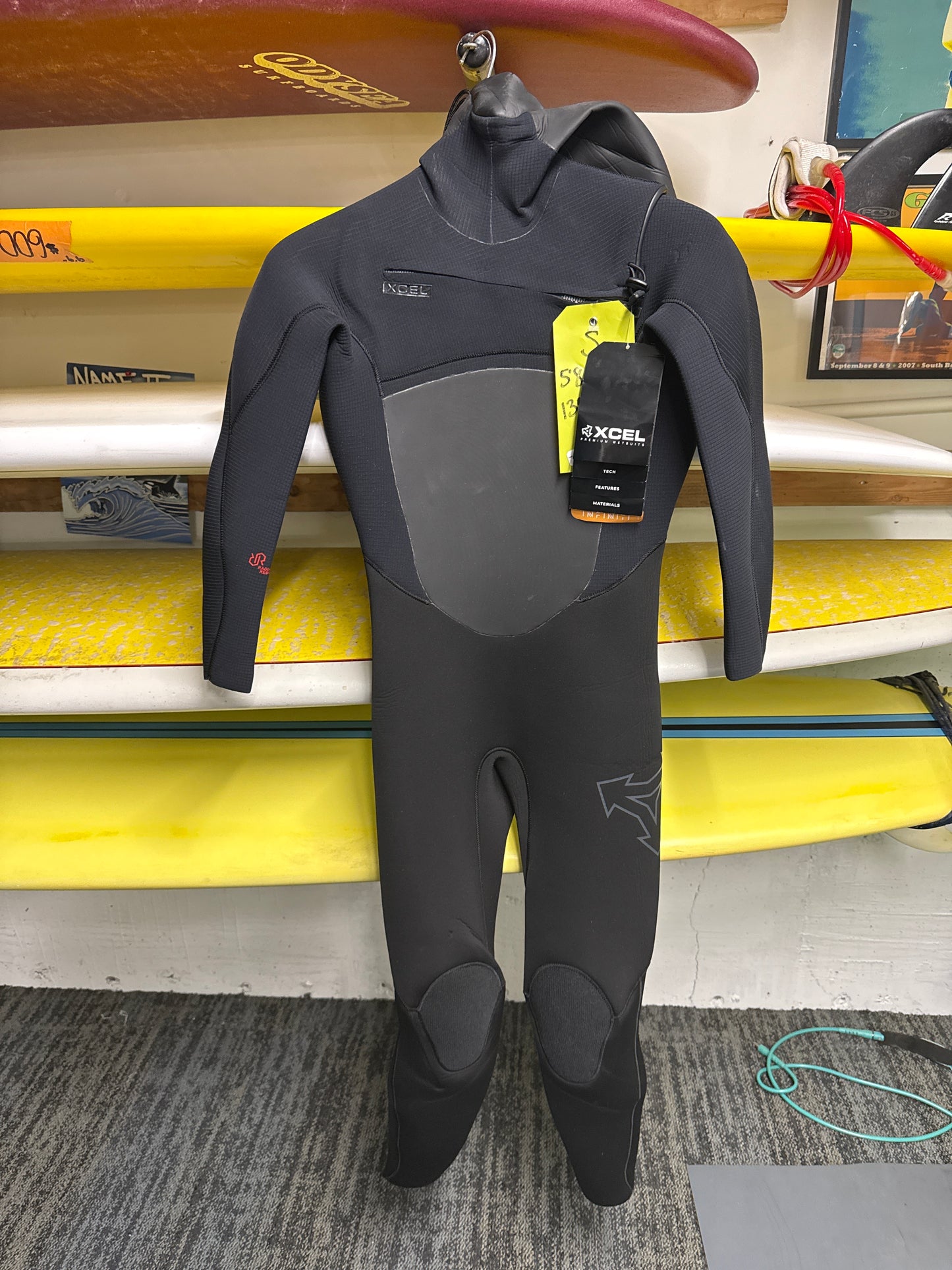 USED Men's 5/4mm Hooded Xcel Infiniti Wetsuit - Size Small (5'6"-5'8" |135-150lbs) Like New