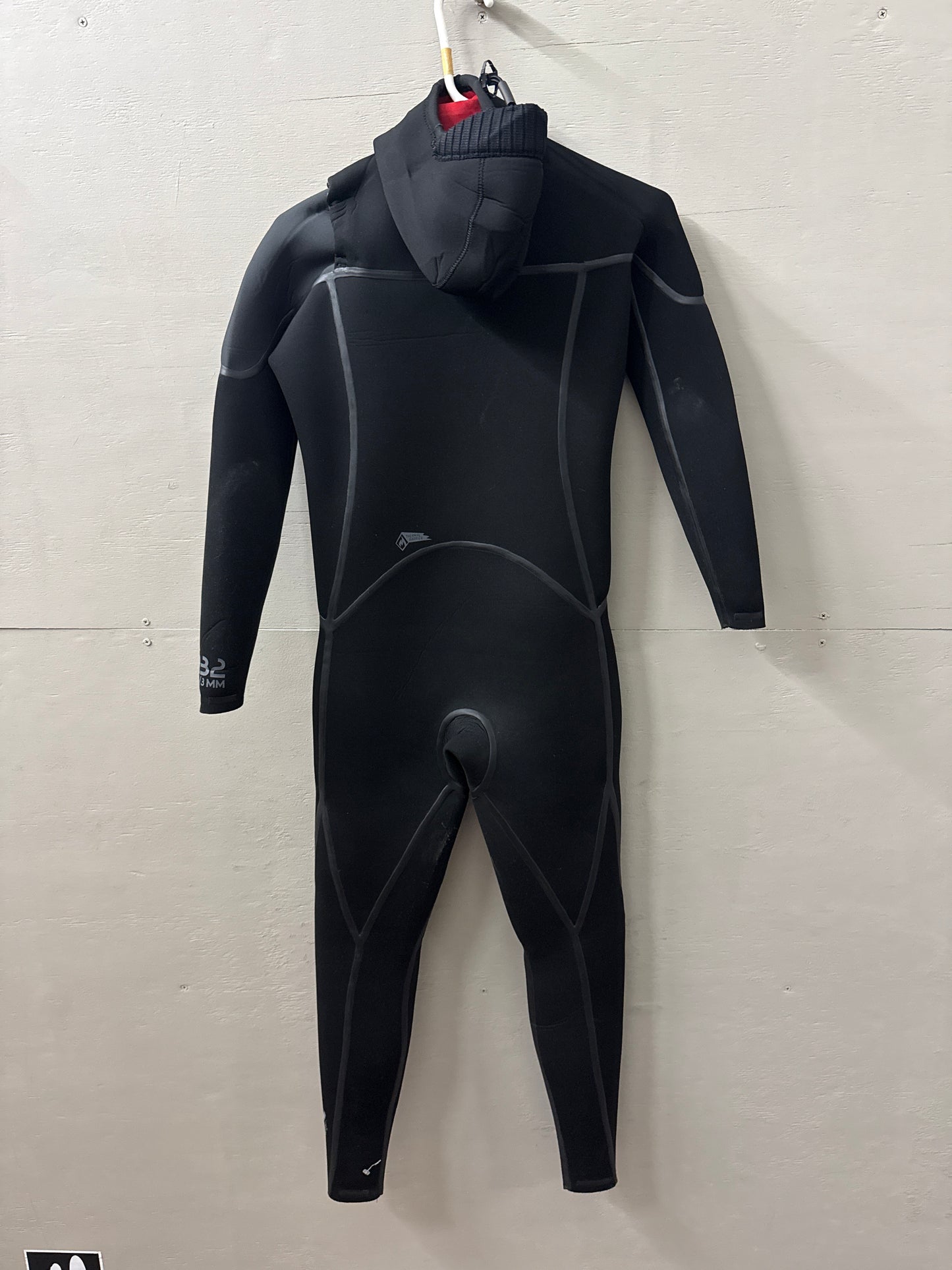 USED Youth 4/3MM Hooded RB2 Buell - Size 16 (5'4"–5'7" | 120–135 LBS) - Good