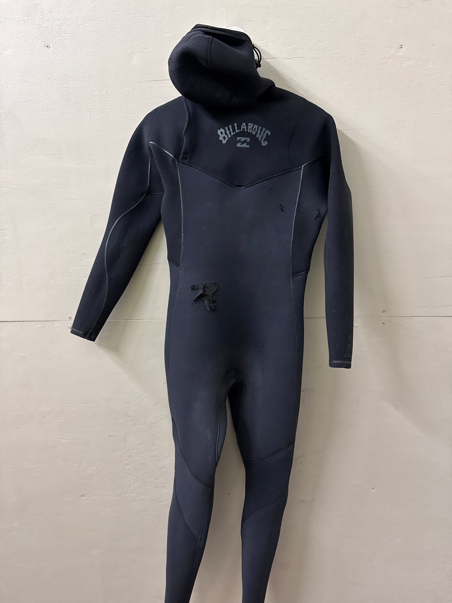 Used Mens 4/3MM Billabong - Size M (5'9"-5'11" | 155-170 lbs) - Needs Repair