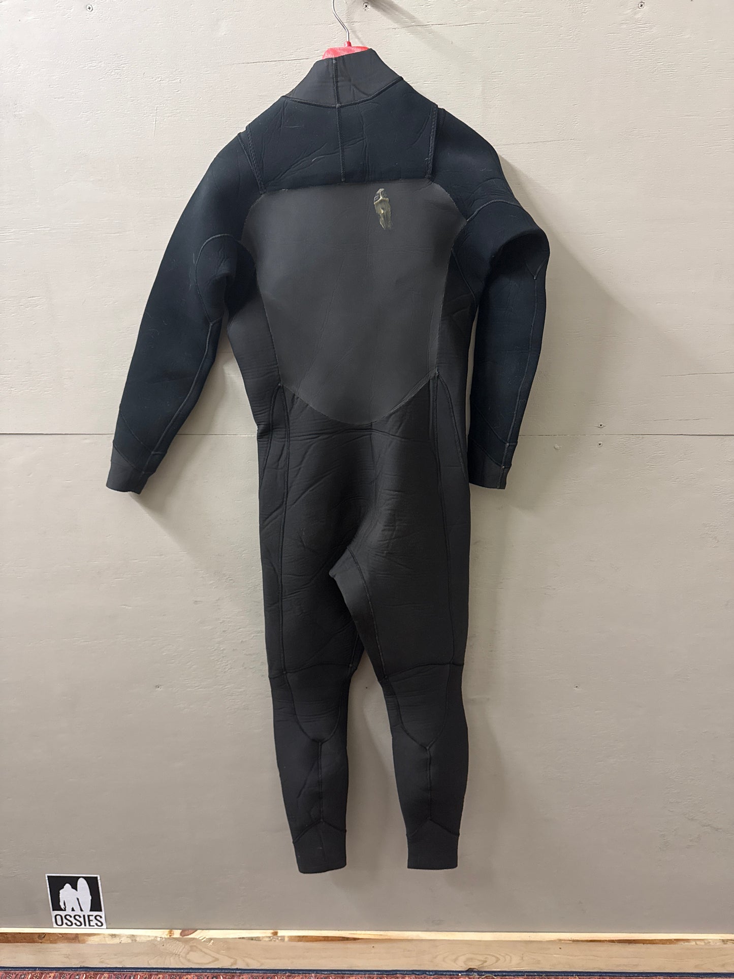 USED Men's 4/3MM Patagonia Wetsuit - Size LS (5'9"-5'11" | 165-185 lbs) - Fair