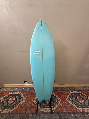 Blowhole Quad 5'8" x 20.5" x 2.5" | Surfboard USED Comes With Bag