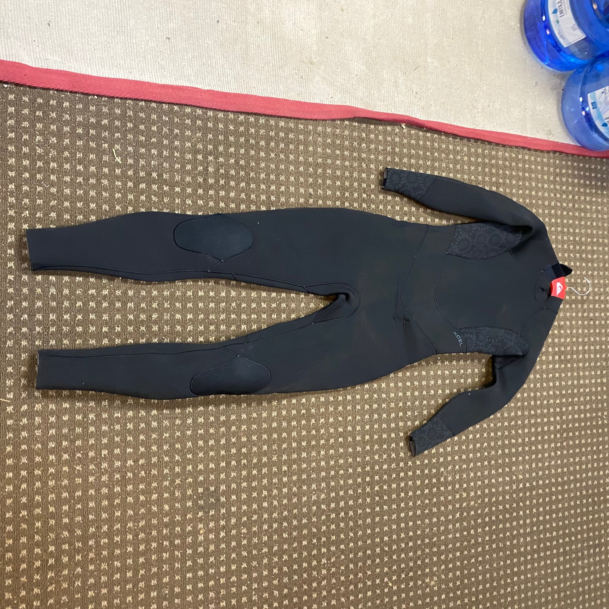 Used 10 4/3 Womens Wetsuit