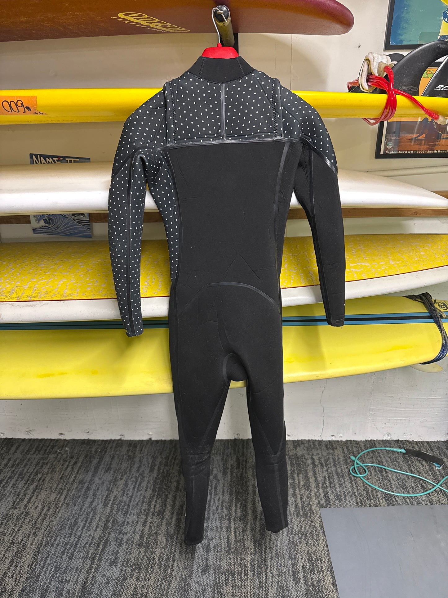 USED Women's 4/3mm Buell RB1 Accelerator Wetsuit - Size 6 (5'4"-5'7" | 110-125lbs) - Good