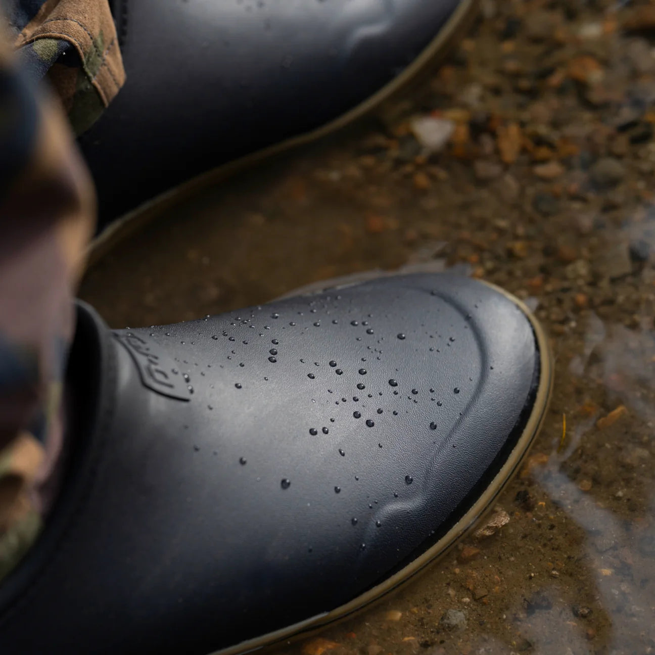 Dry Brand Soot & Soil River Clog Black