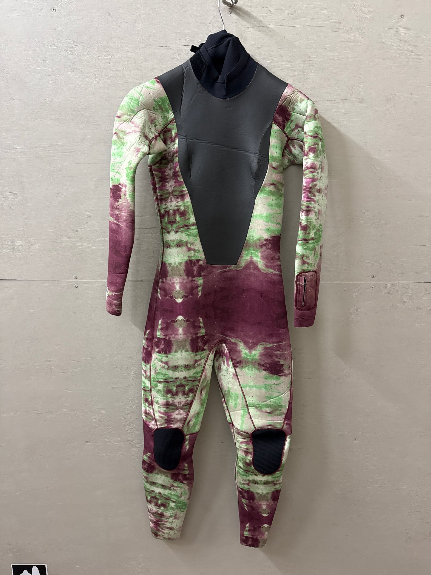 USED Womens 4/3MM Kassia Wetsuit - Size 10 (5'6"-5'8" | 130-150 LBS) - Good