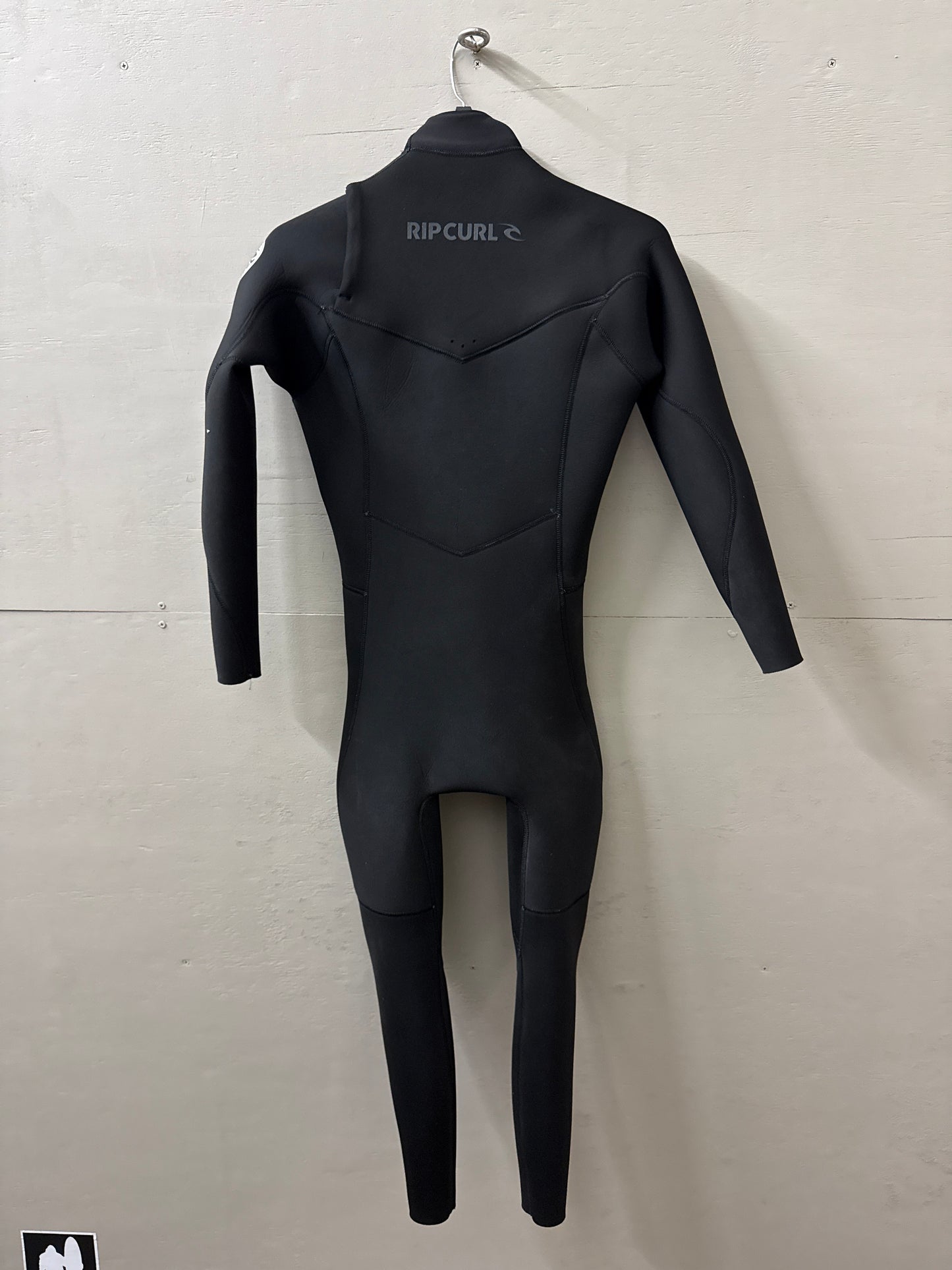 USED Men's 4/3MM Rip Curl Dawn Patrol Wetsuit - Size MS (5'7"-5'9" | 140-160 lbs) - Good