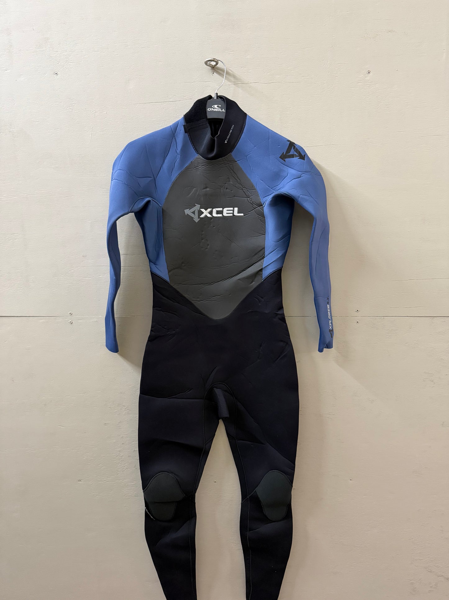Used Men's Xcel Explorer 4/3 Wetsuit - Size Large (5'10"–6'0" / 170–190 lbs)
