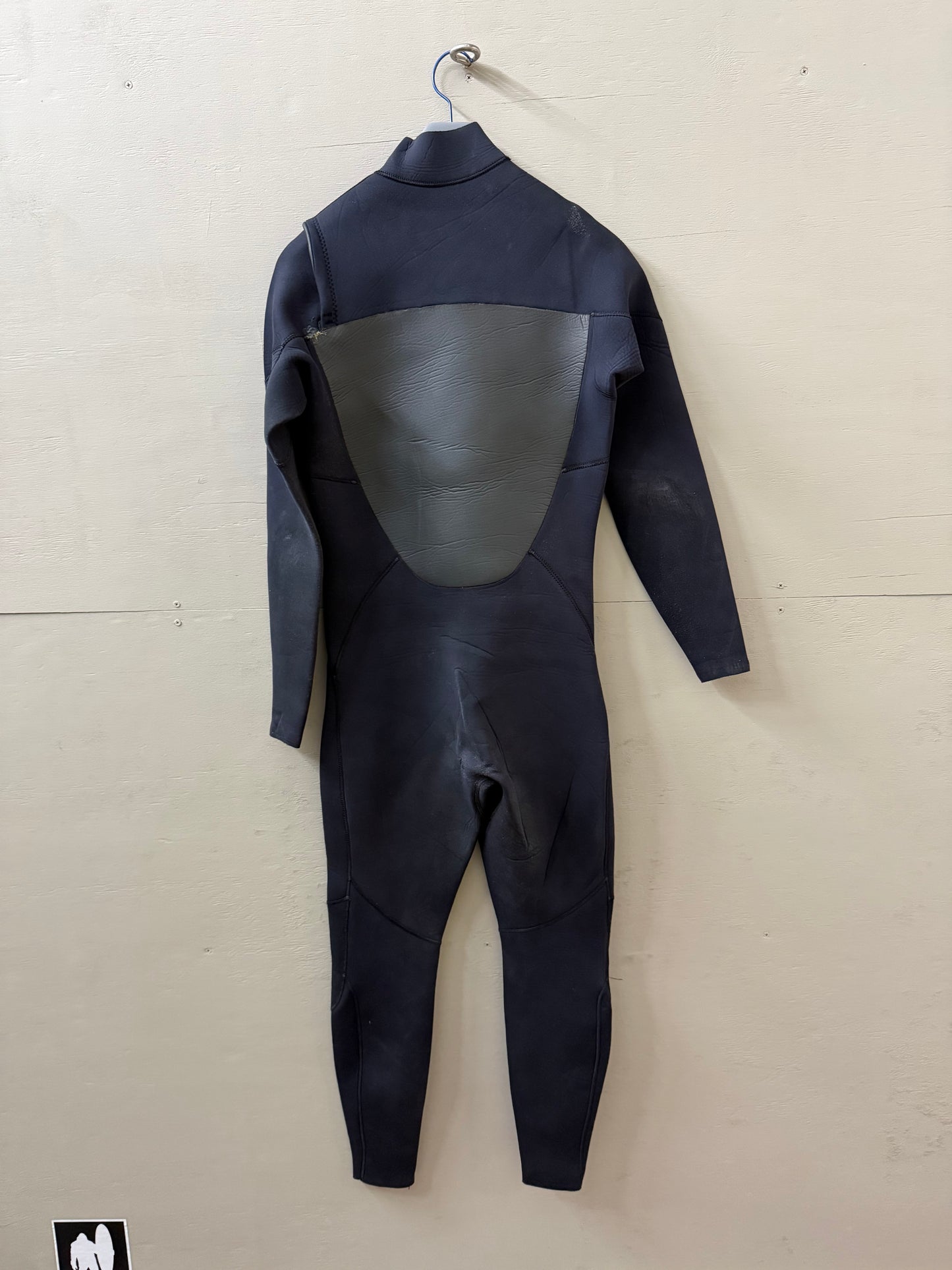 Used Men's Need Essentials 4/3 Wetsuit - Size L (5'10"–6'0" / 170–190 lbs)