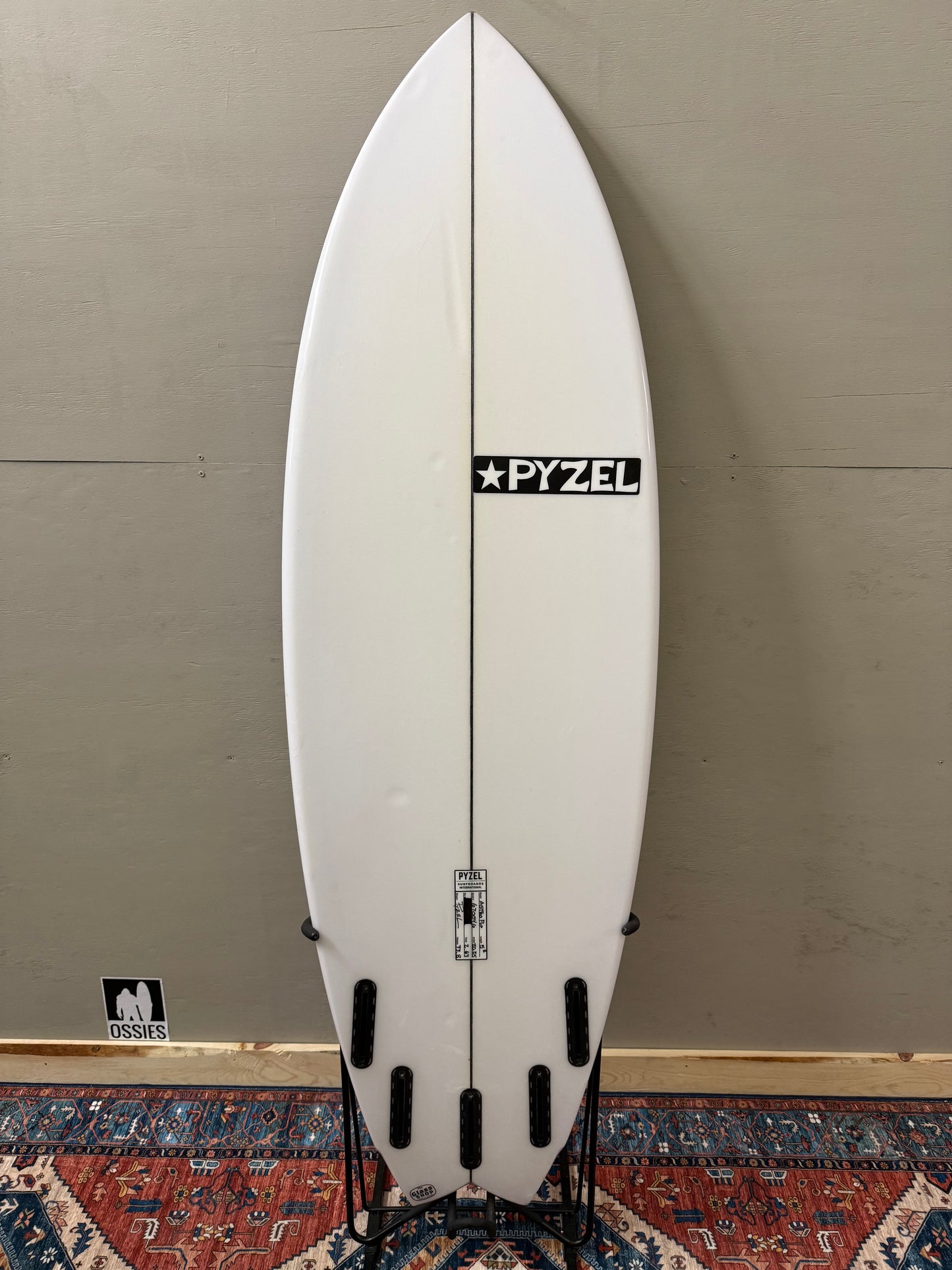 Pyzel Astro Pop 5'8" x 20 ¹⁄₄ x 2.63" | 33.8L | PU Surfboard USED