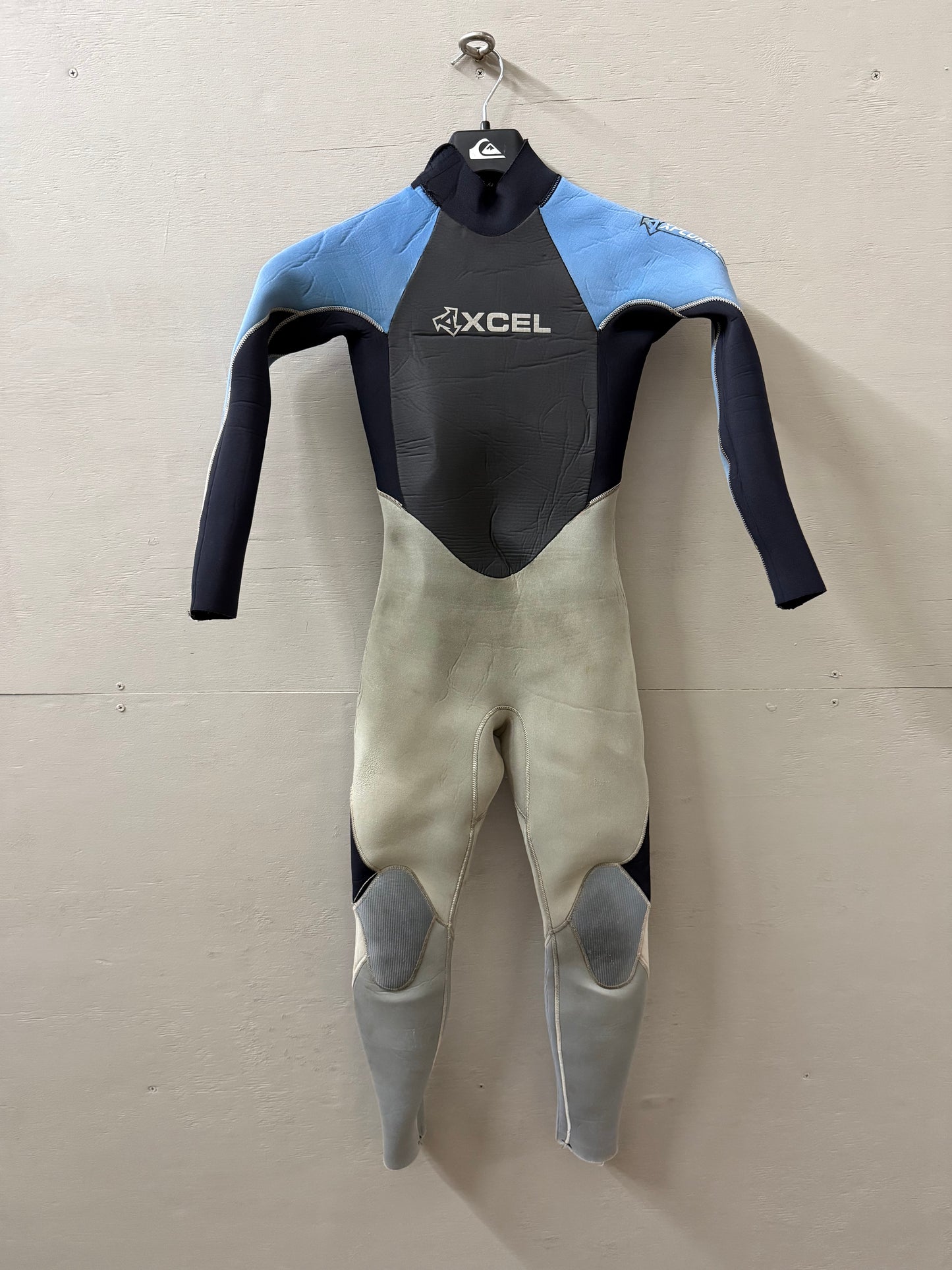 Used Youth 4/3 Xcel Size 8