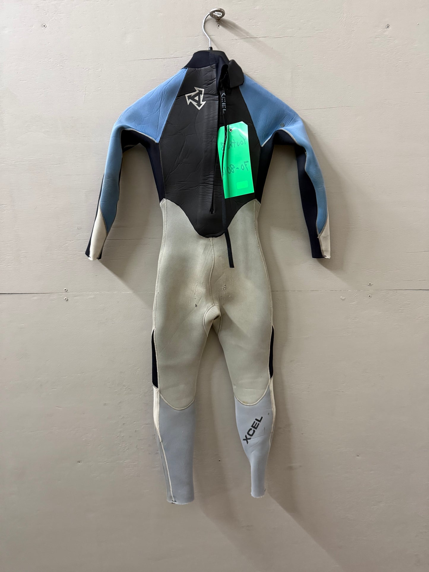 Used Youth 4/3 Xcel Size 8