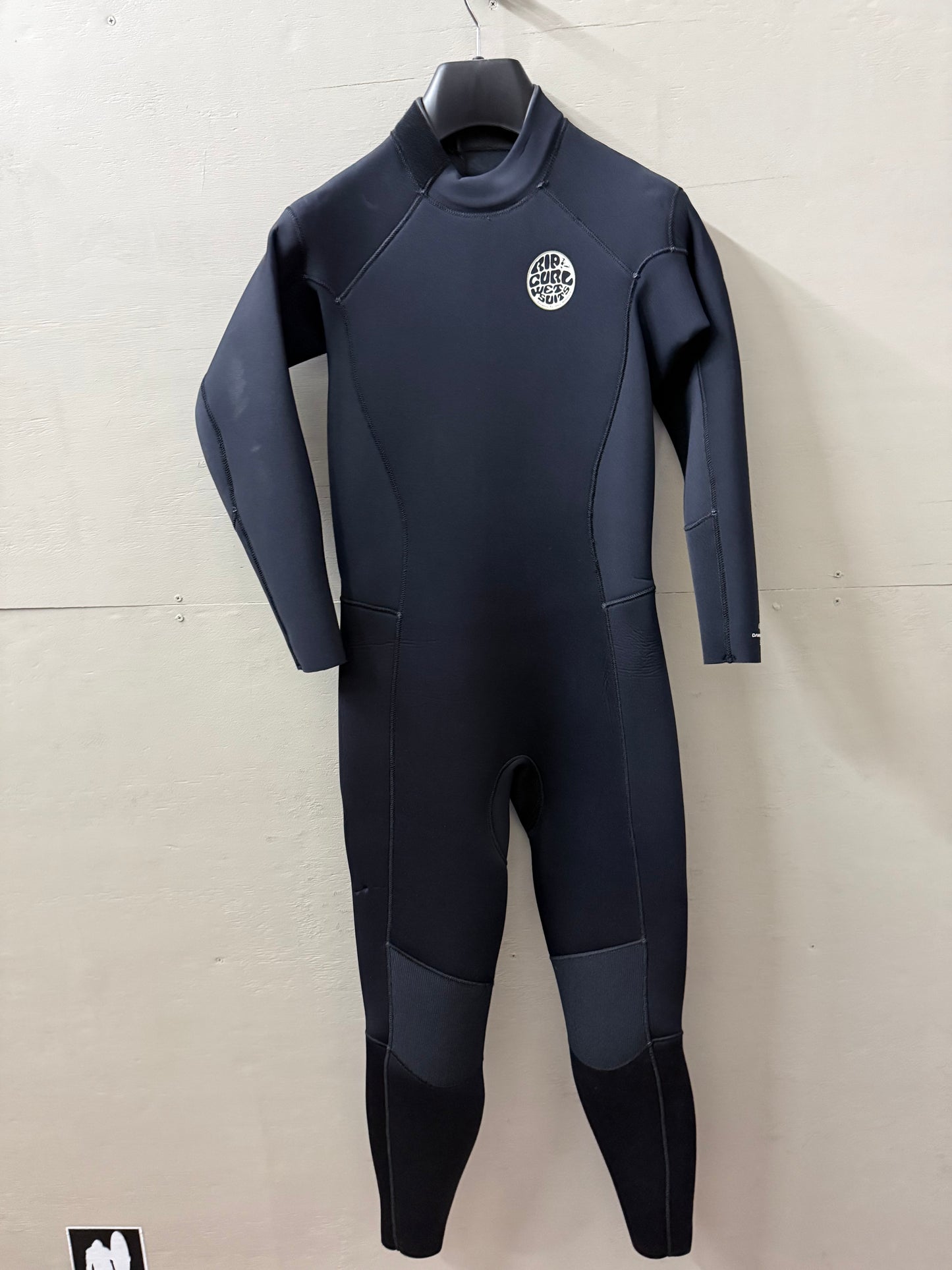 Used Womens Non Hooded Rip Curl 4/3 Size 14 (5'8"-5'10" | 150-170 lbs)