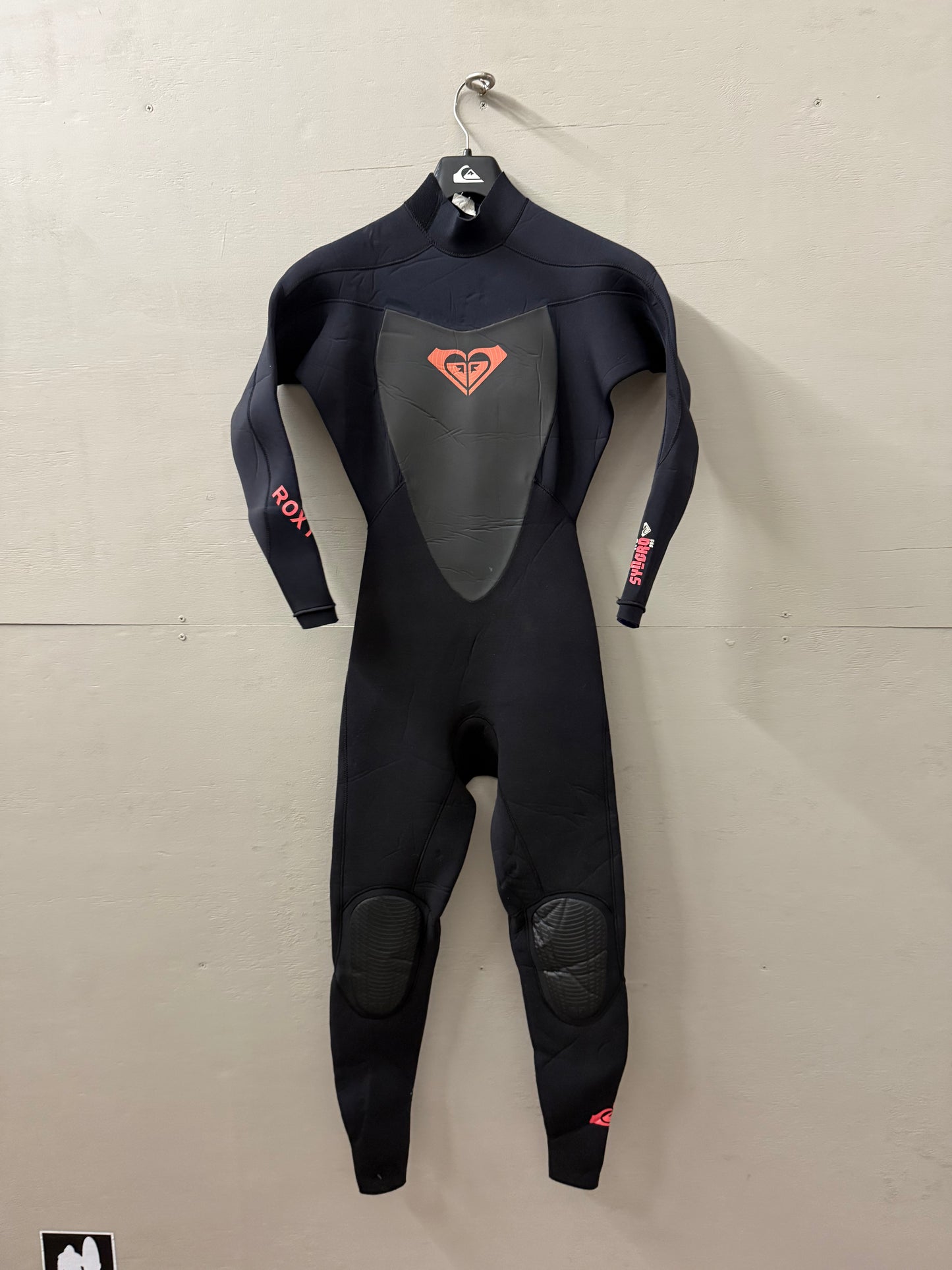 Used Womens Roxy 4/3 Non Hooded Size 10 (5'6"-5'8" | 130-150 lbs)