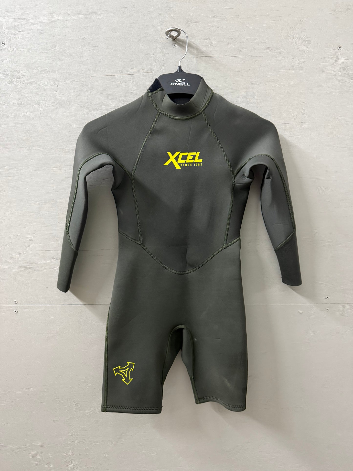 Used Xcel Shorty Non Hooded Youth 12 (4'10"–5'1" | 90–105 lbs)