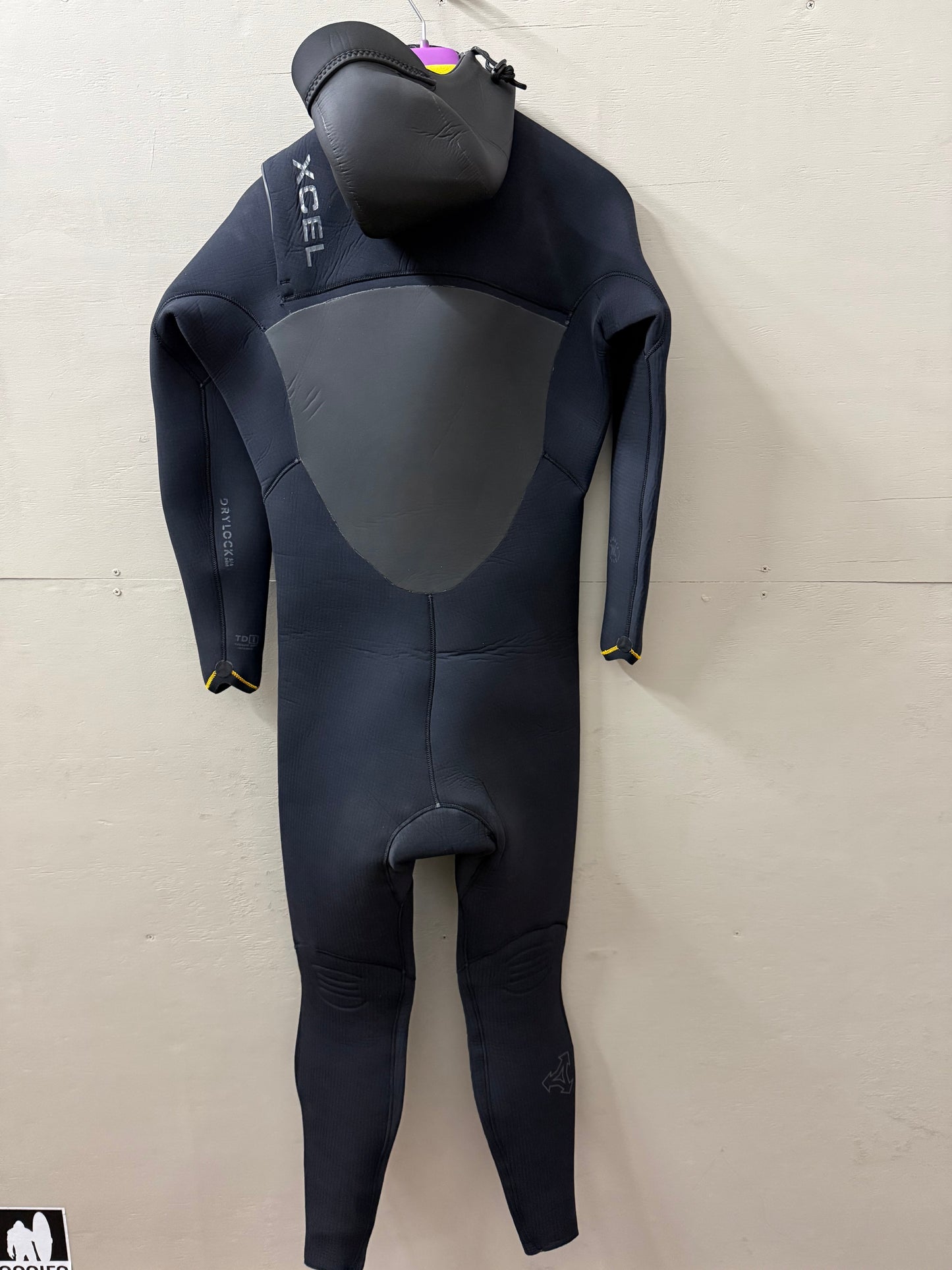 Used Xcel Drylock 5/4 Hooded Size L (5'10"-6'0" | 170-190 lbs)