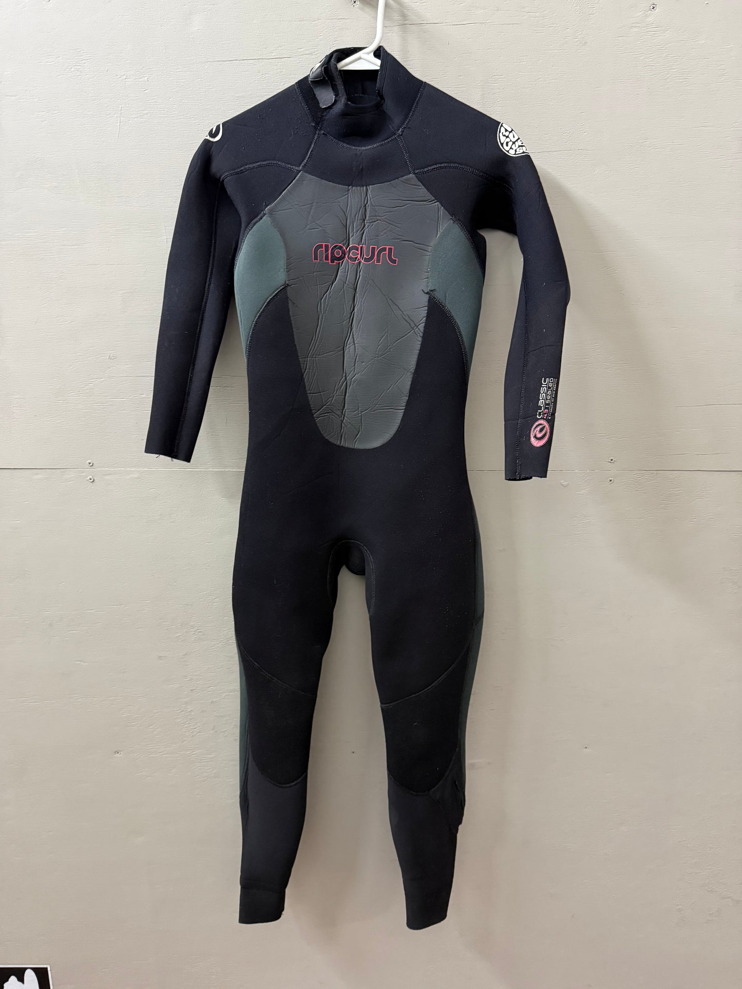 Used Womens 4/3 Size 8 (5'5"-5'7" | 120-135 lbs)