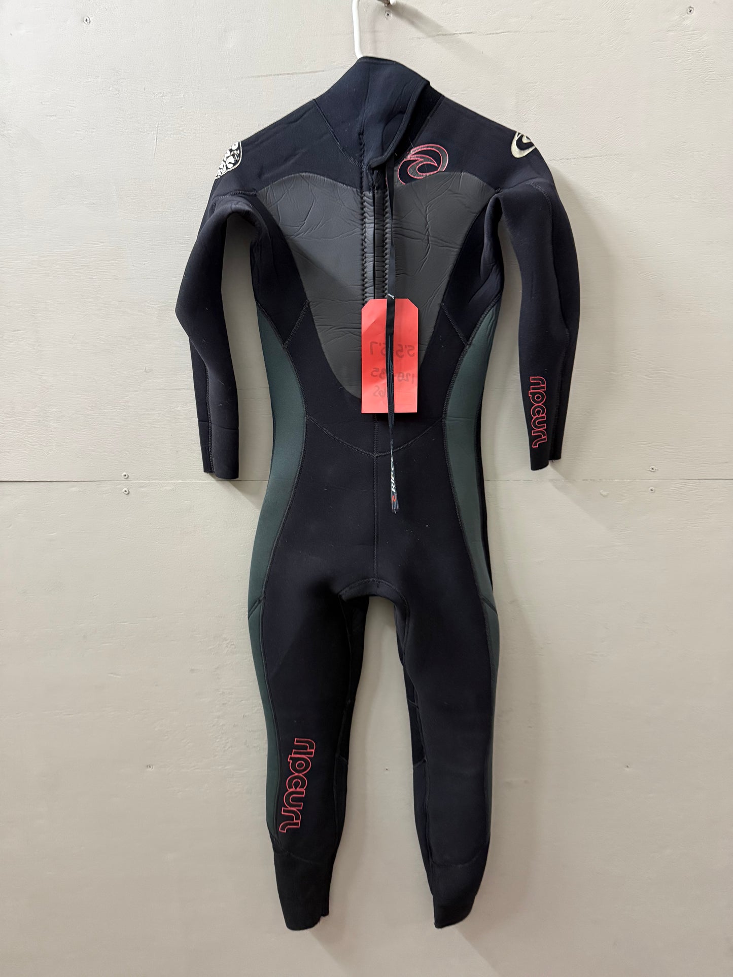Used Womens 4/3 Size 8 (5'5"-5'7" | 120-135 lbs)