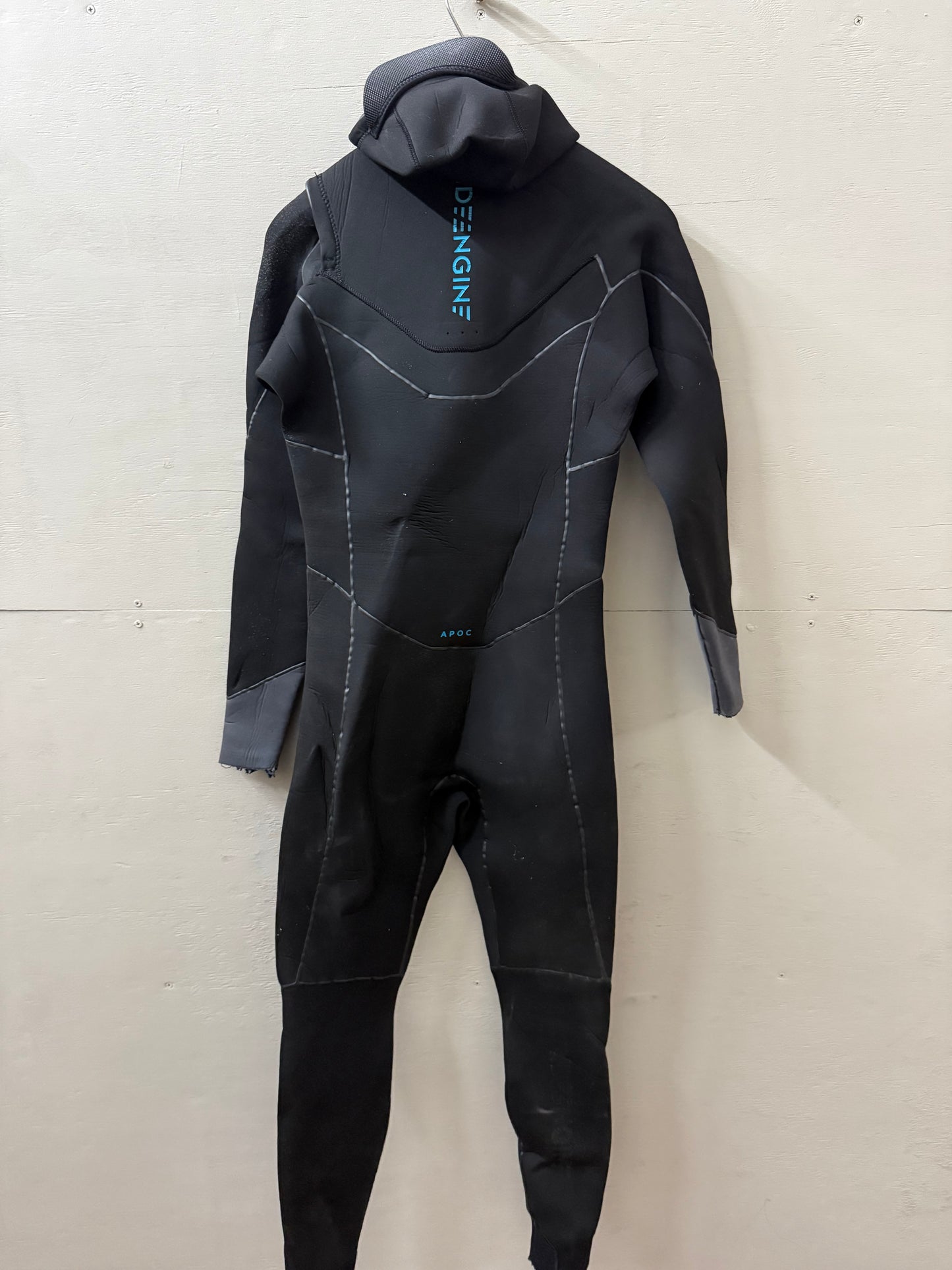 USED 4/3MM Ride Engine Wetsuit - Size L (5'10"-6'0" | 170-190 lbs) - Good