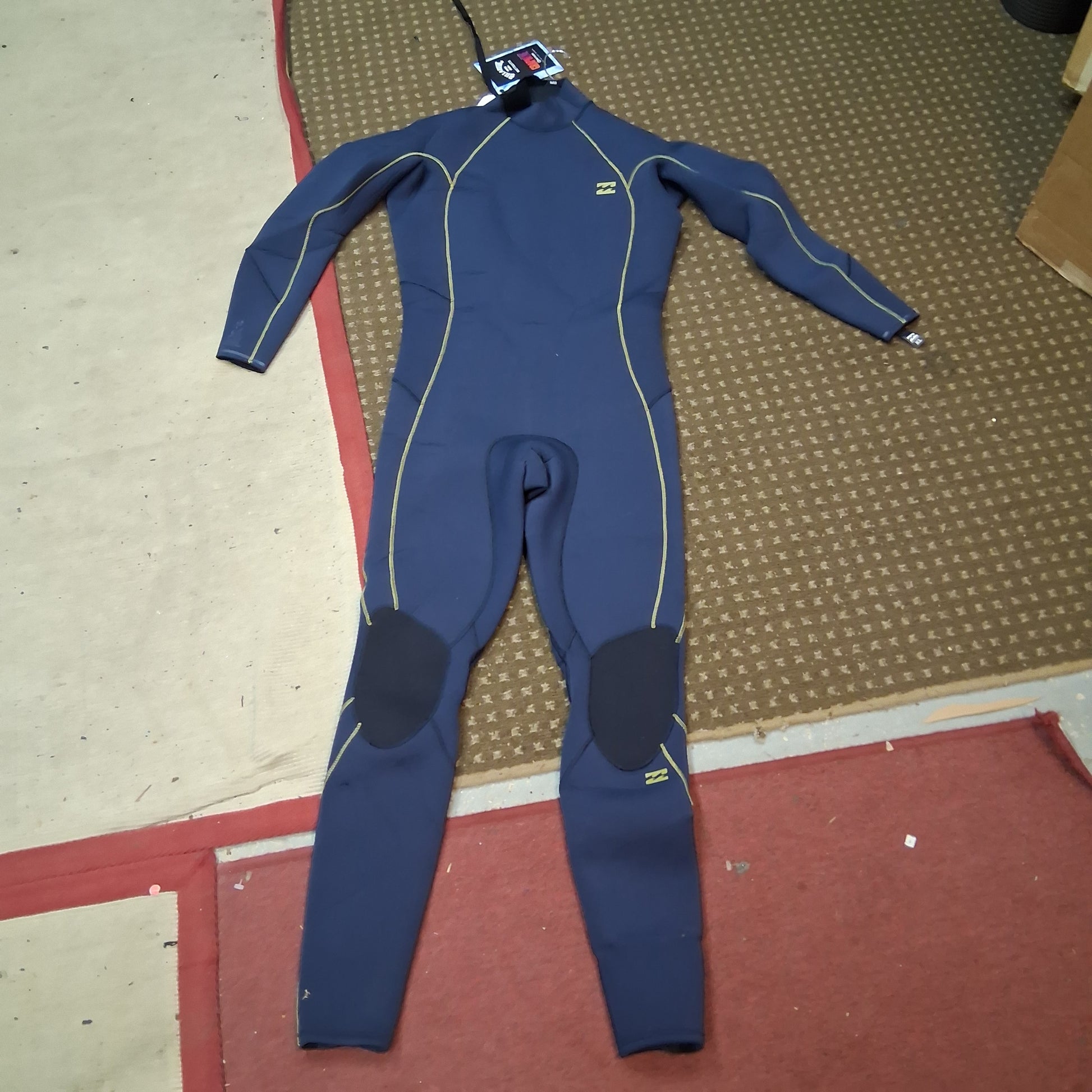 Used XL 4/3 Billabong Backzip (New)