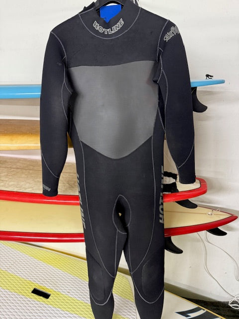 Used 3/2 M Hotline Wetsuit