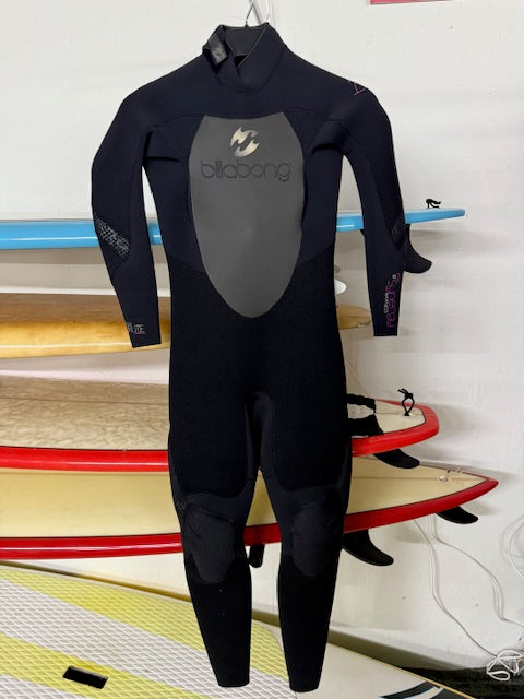 Used W8 4/3 Wetsuit
