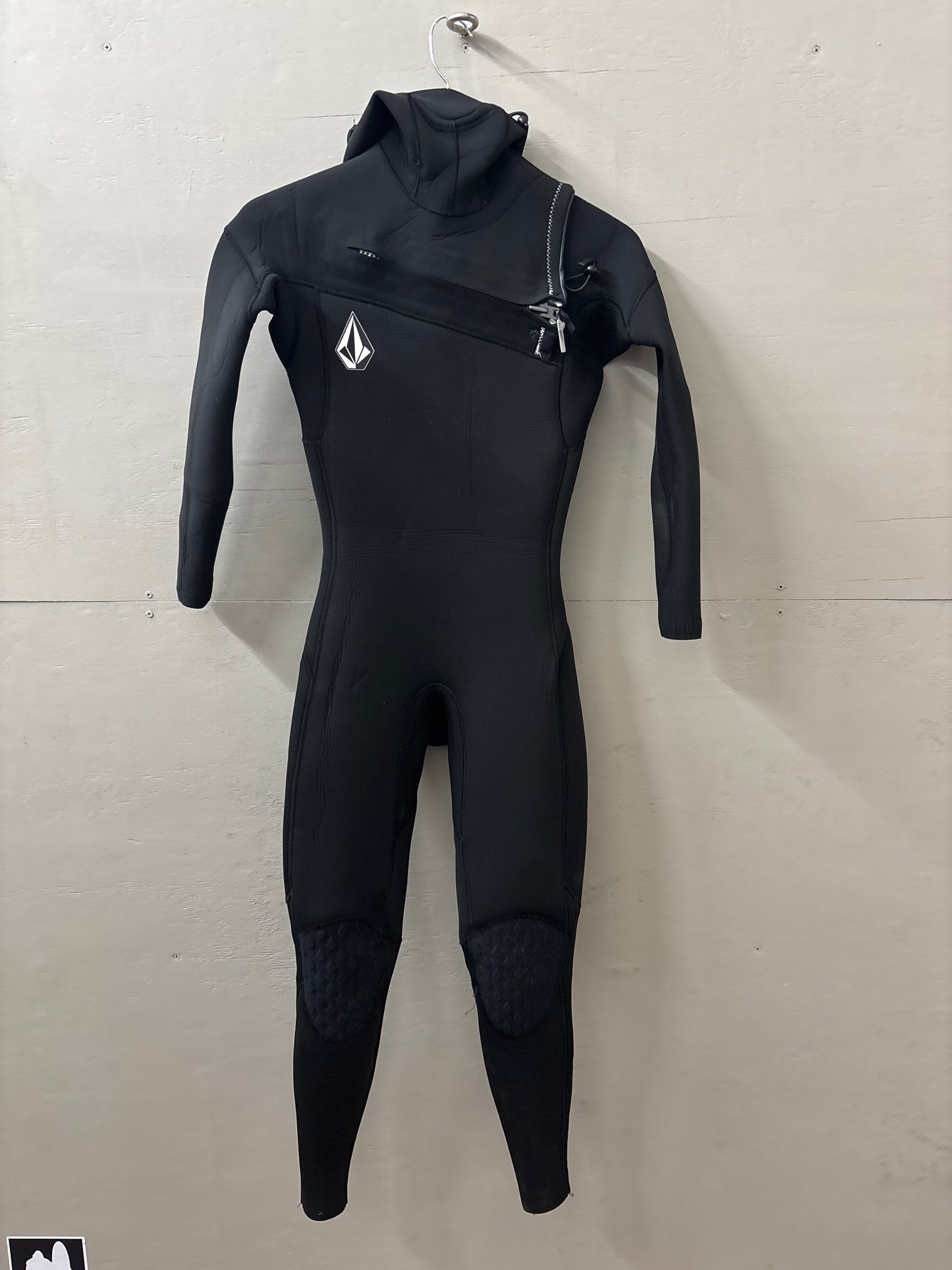 Used XS 5/4 Hooded Volcum