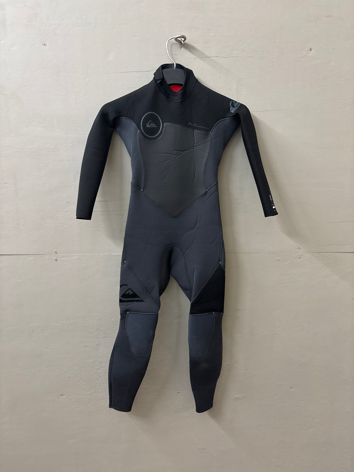 USED Youth 4/3MM Quiksilver Wetsuit - Size Youth 8 (4'4"–4'7" | 60–75 lbs) - Good