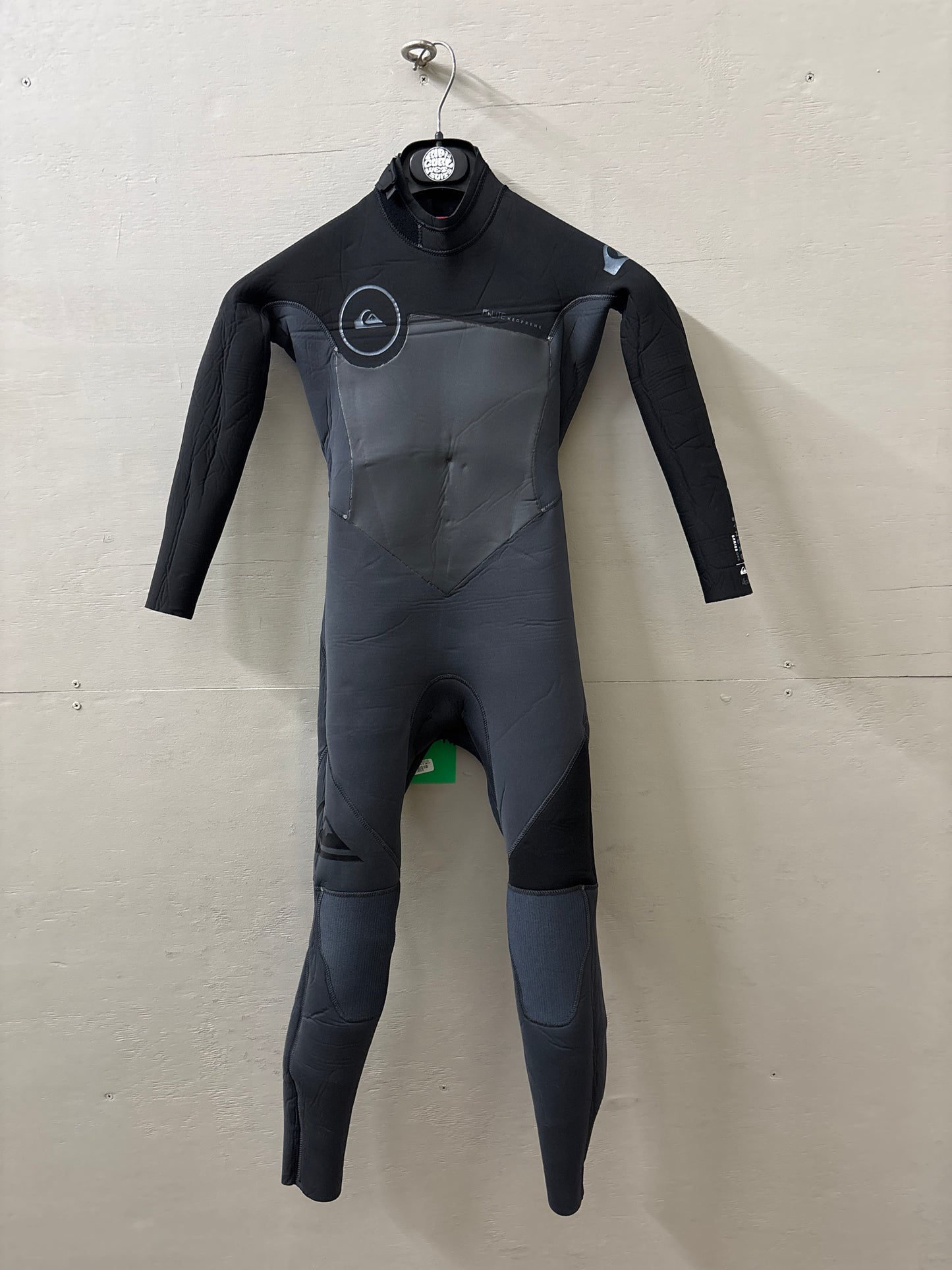 Used Kids 8 4/3 Wetsuit