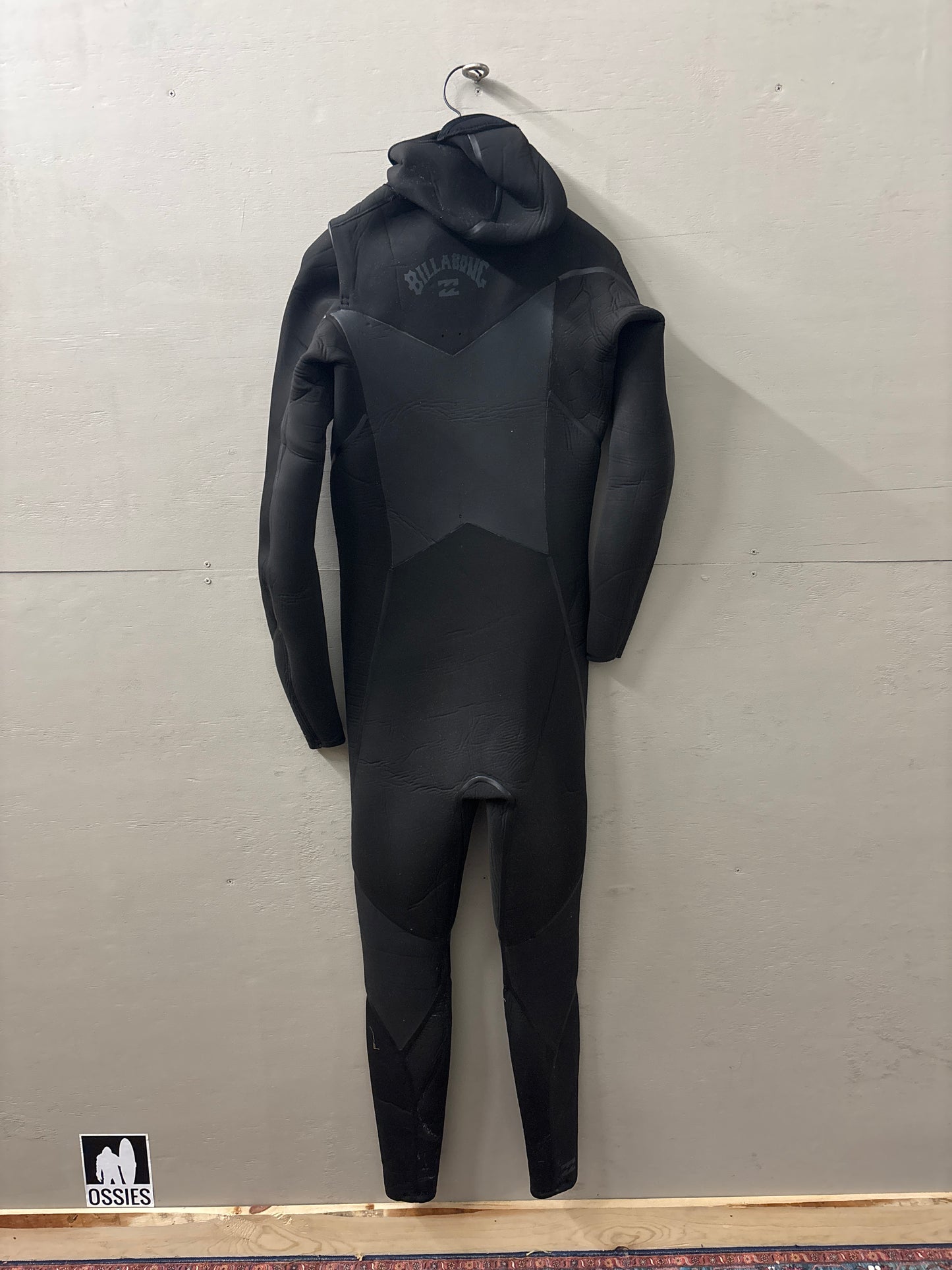 Used LT 5/4 Hooded Suit